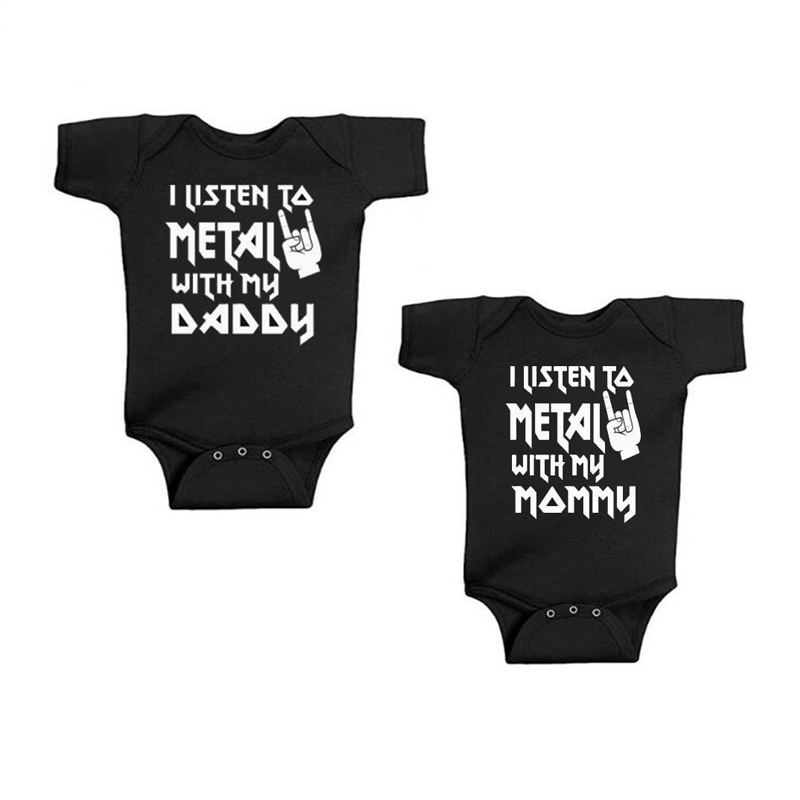 Baby Clothing Outlet - ฉันฟังโลหะกับพ่อและแม่ของฉันชุดบอดี้สูททารกแรกเกิดแบบตลกแขนสั้นชุดติดกันสำหรับเด็กผู้หญิงเด็กผู้ชาย